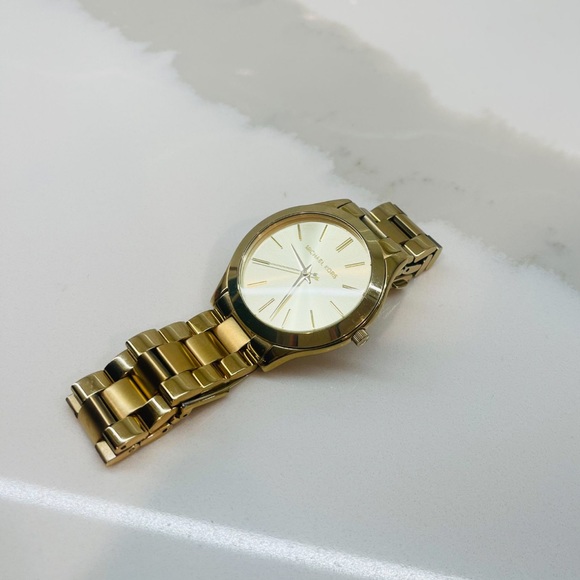 Michael Kors watch in gold metal - Picture 2 of 2